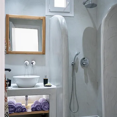 Ostria * Akrotírion