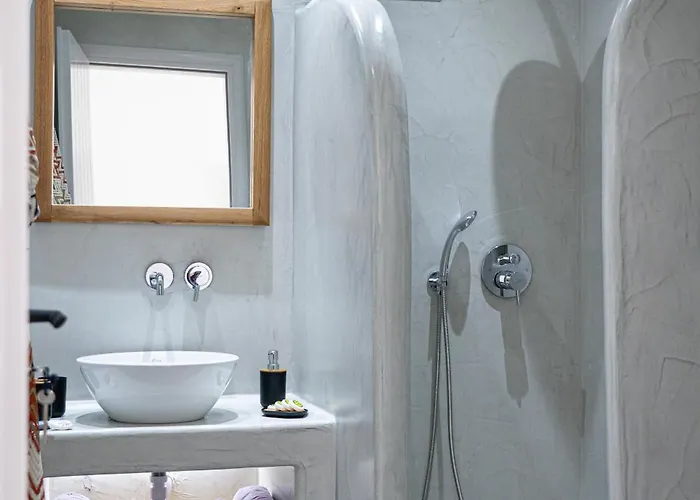 Ostria * Akrotírion